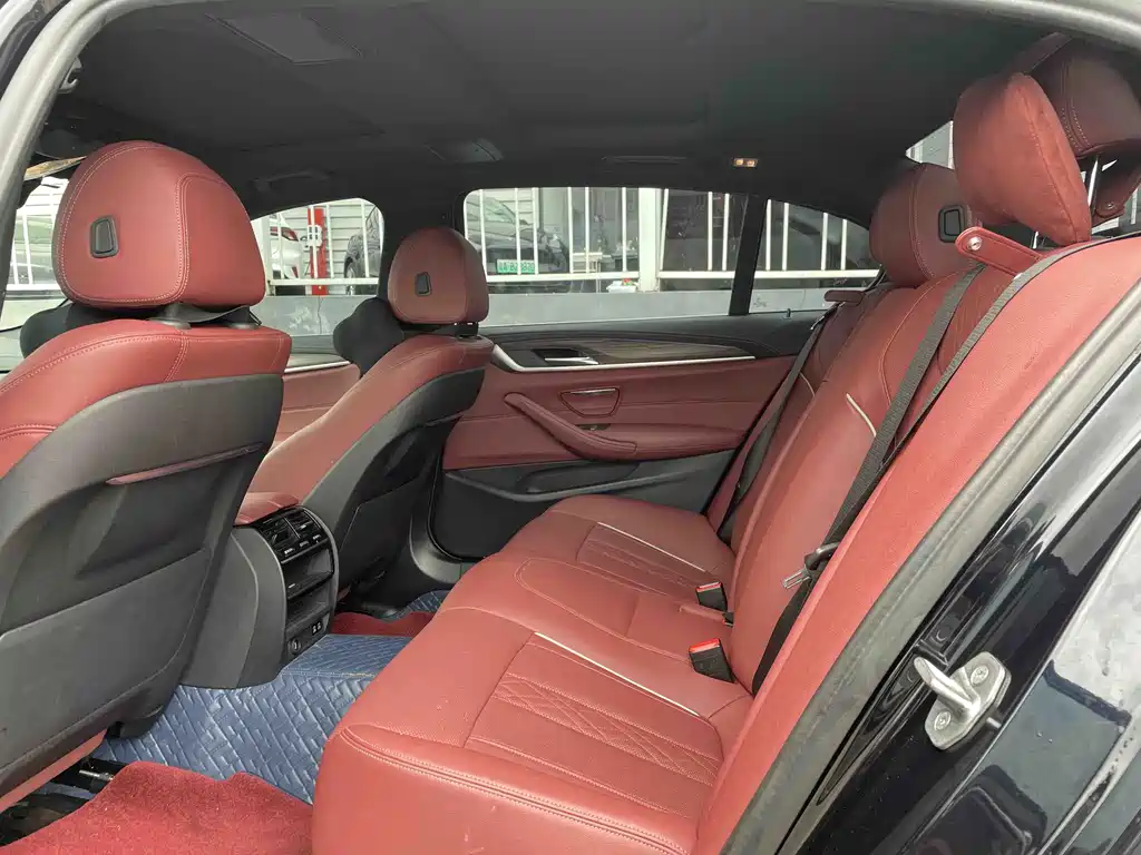 BMW 5 Series — миниатюра 14