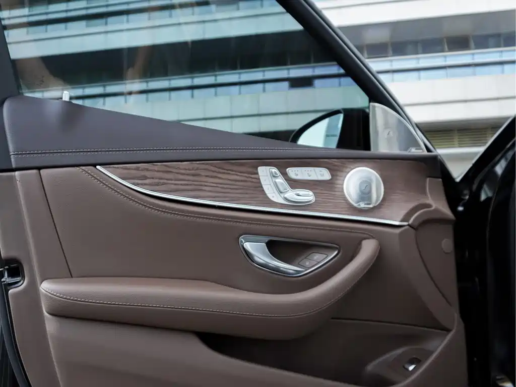 Mercedes-Benz E-Class — миниатюра 16