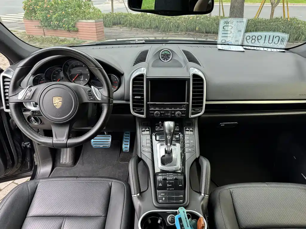Porsche Cayenne — миниатюра 5