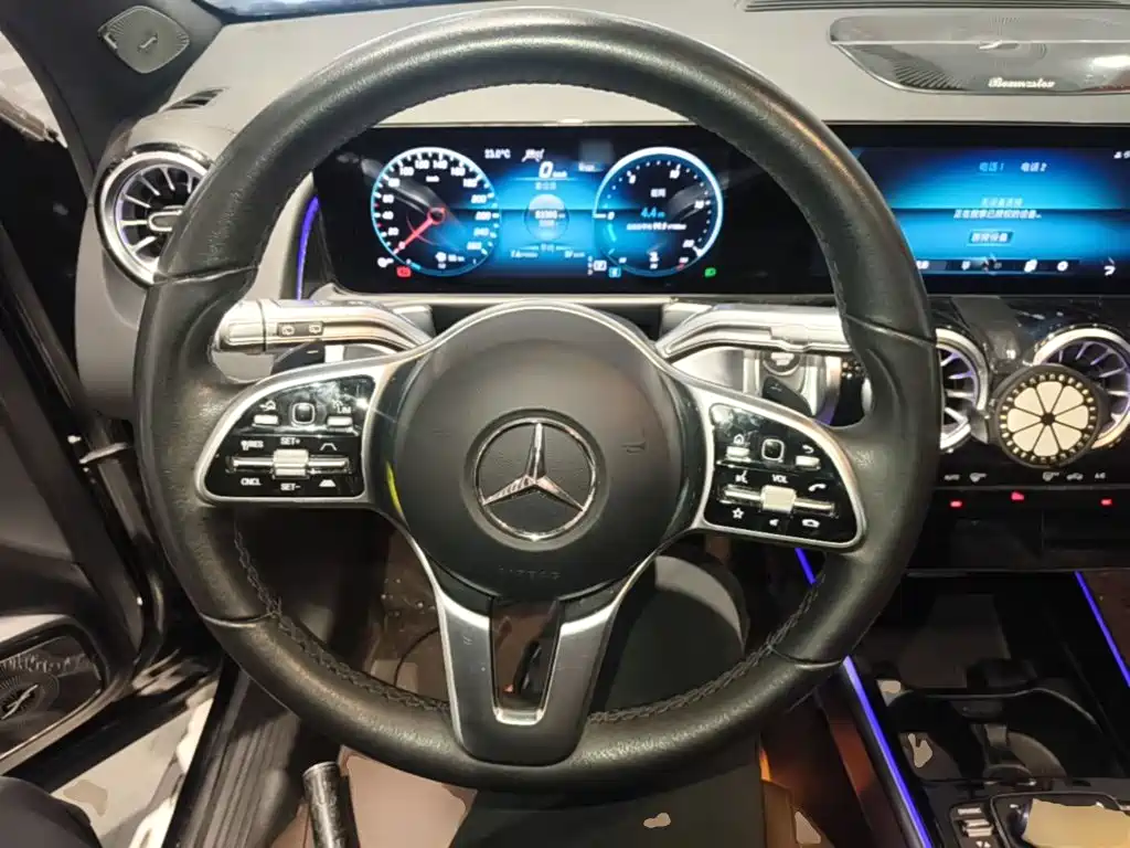 Mercedes-Benz GLB — миниатюра 11
