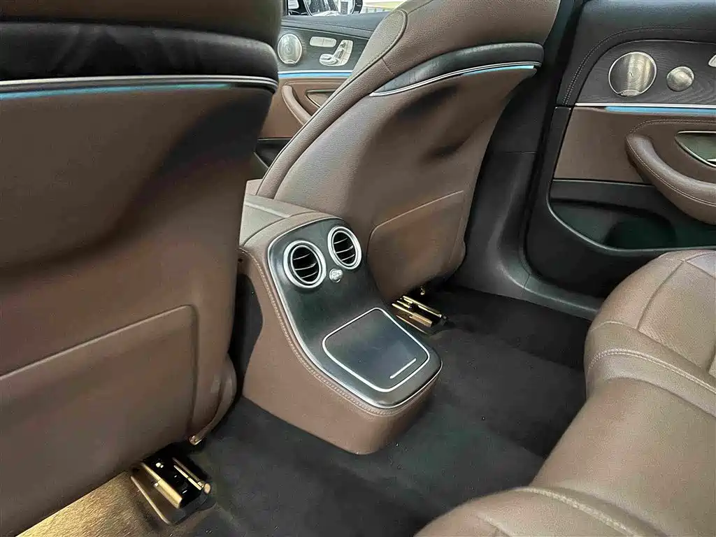 Mercedes-Benz E-Class — миниатюра 4