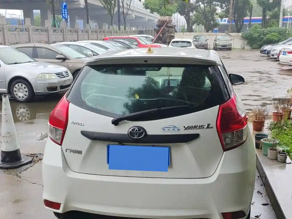 Toyota Yaris L — миниатюра 4