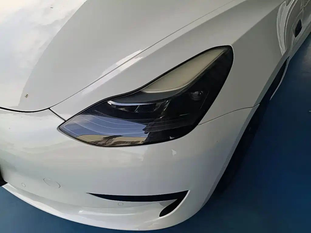 Tesla Model 3 — миниатюра 24