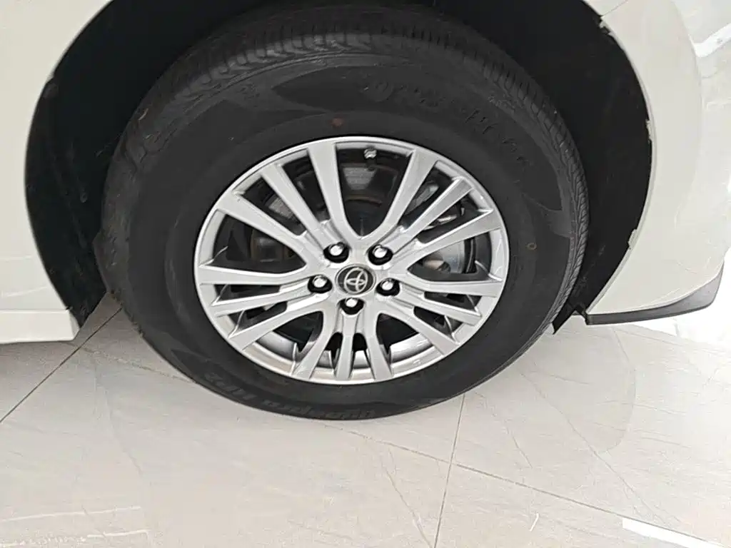 Toyota Sienna — миниатюра 12