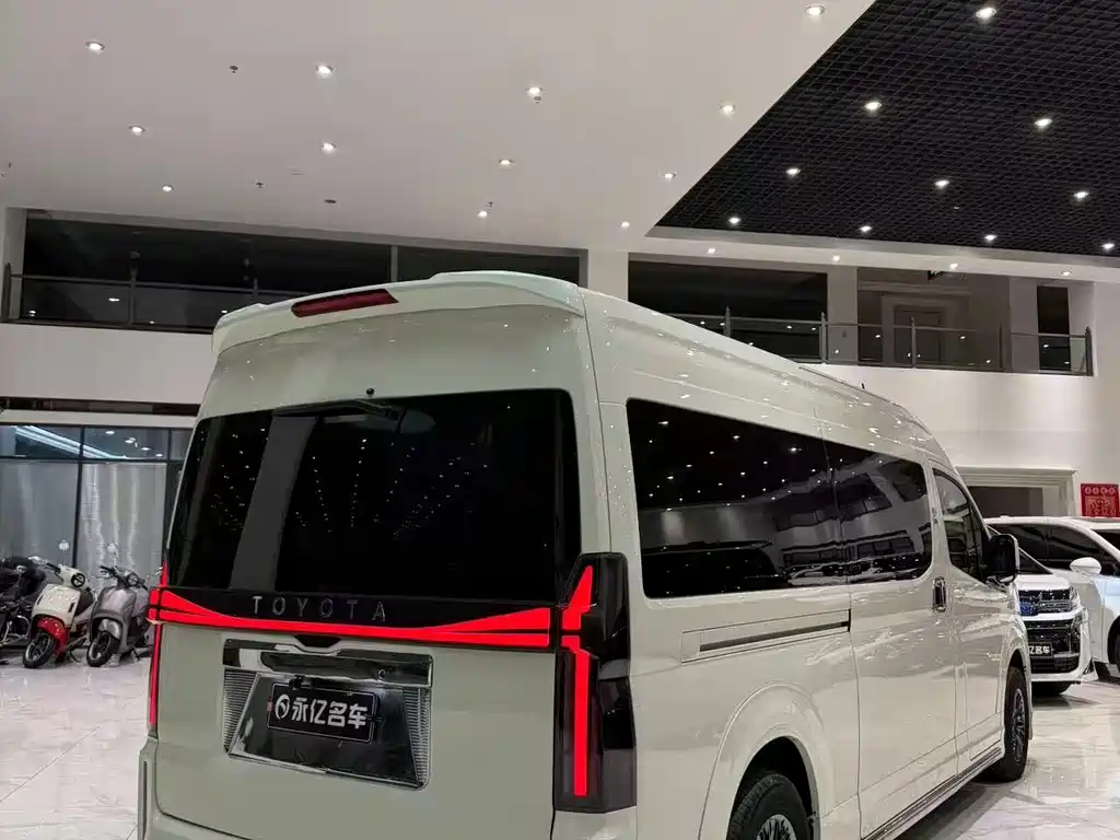 Toyota Hiace — миниатюра 13
