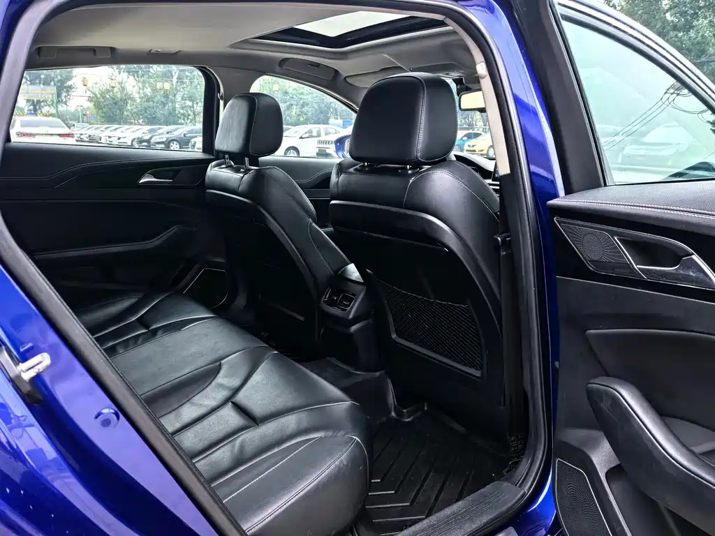 Hongqi Hongqi H5 — миниатюра 15