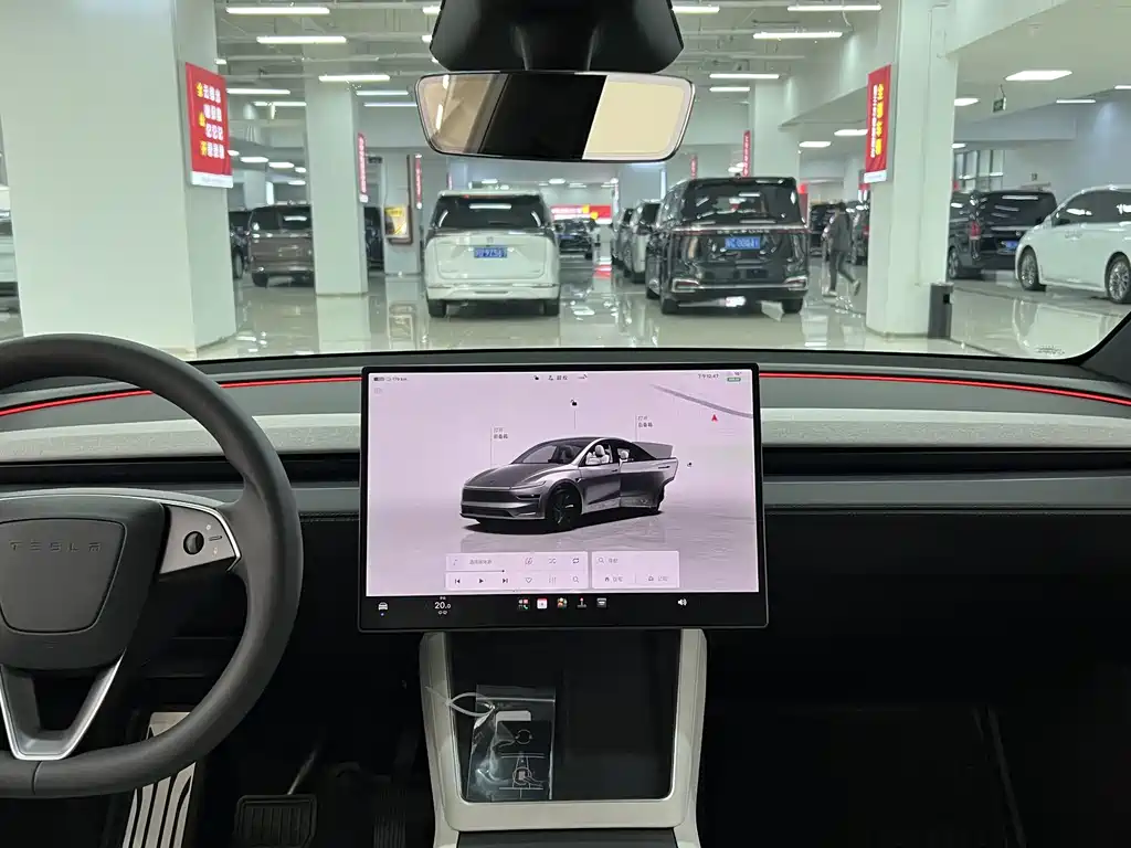 Tesla Model Y — миниатюра 8