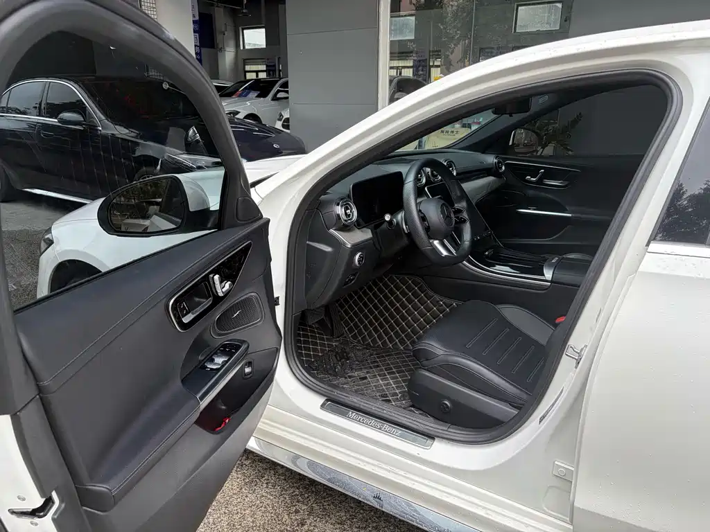 Mercedes-Benz C-Class — миниатюра 4