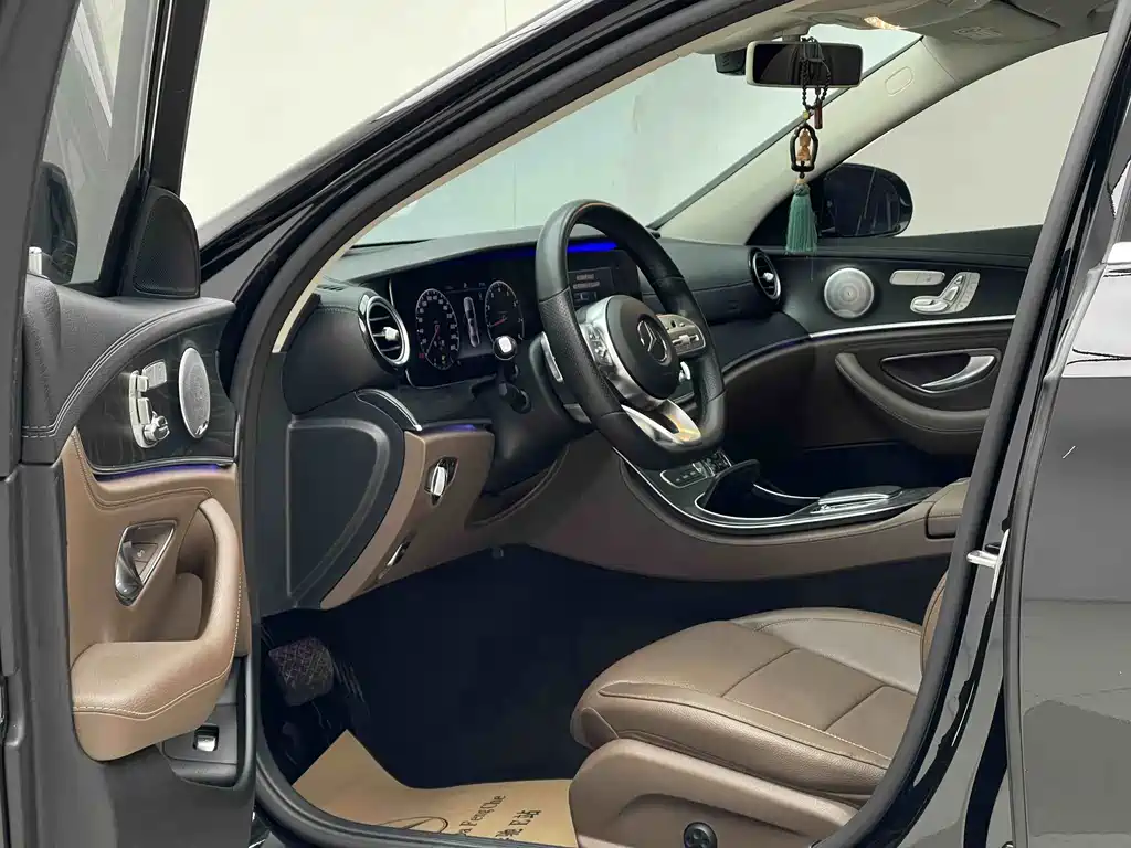 Mercedes-Benz E-Class — миниатюра 5