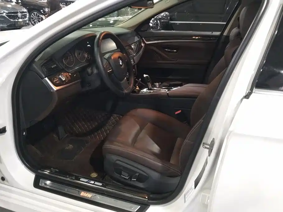 BMW 5 Series — миниатюра 9
