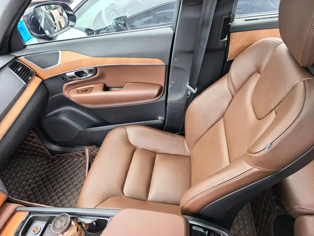 Volvo XC90 — миниатюра 12