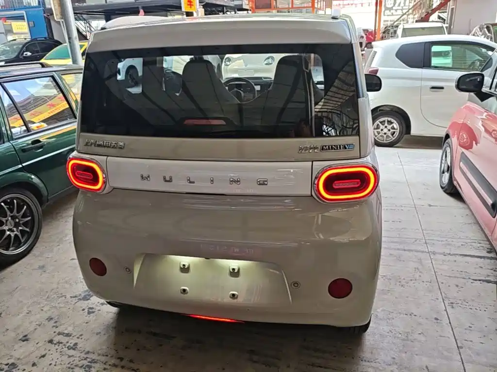 Wuling MINIEV — миниатюра 6