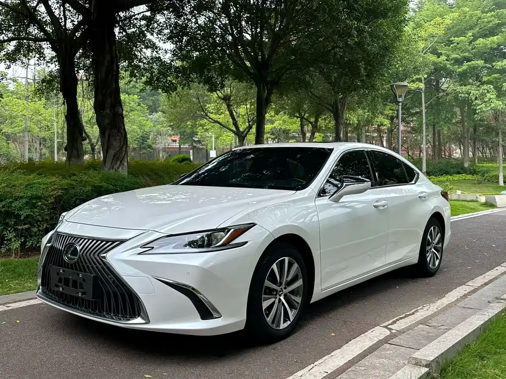 Lexus ES 2021