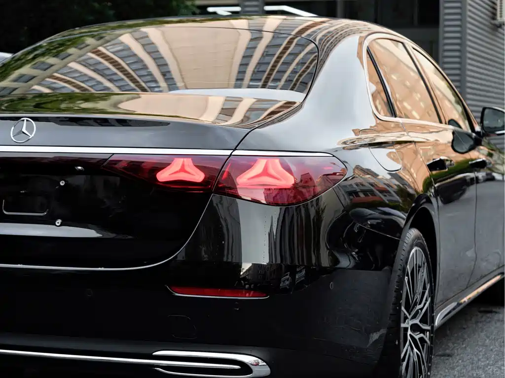 Mercedes-Benz E-Class — миниатюра 6