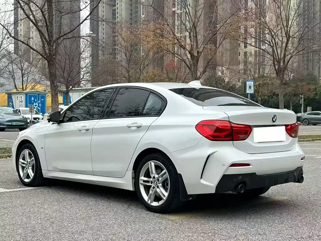 BMW 1 SERIES