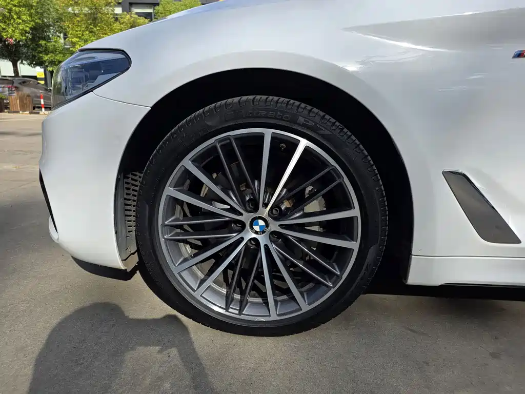 BMW 5 Series — миниатюра 6