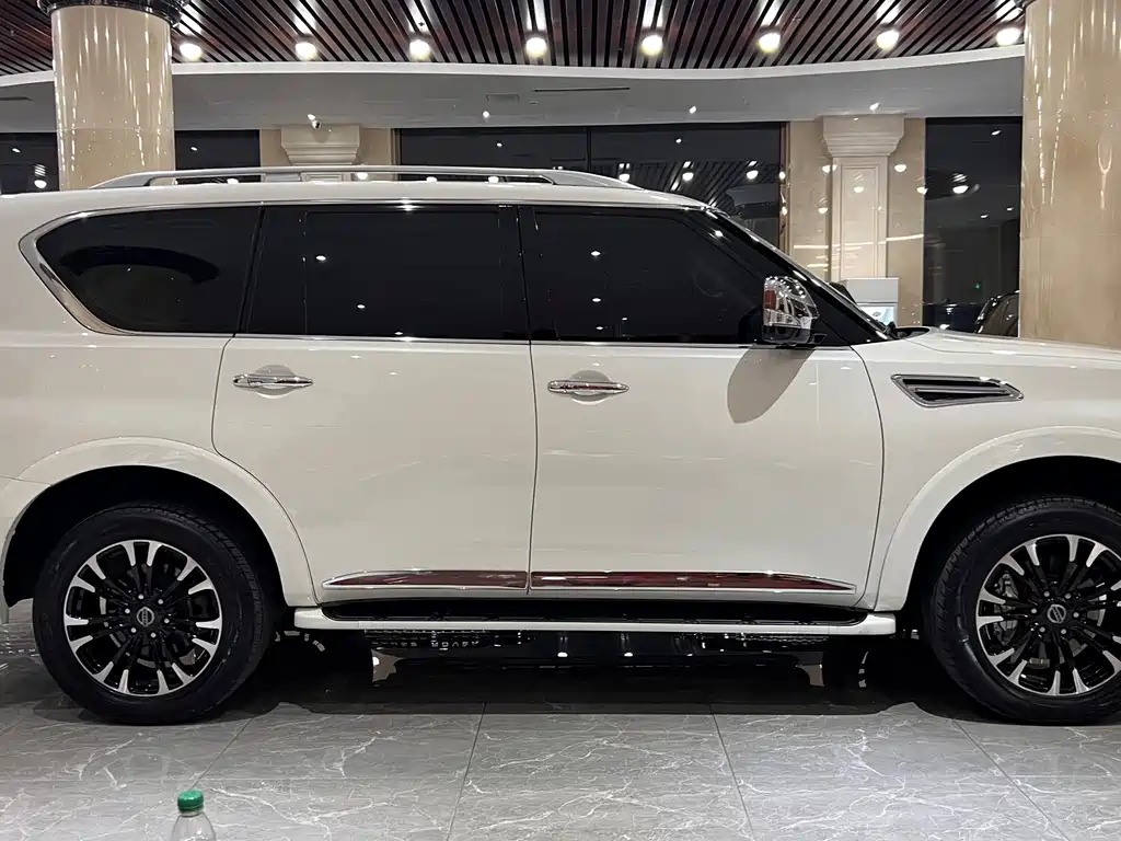 Nissan Patrol — миниатюра 8