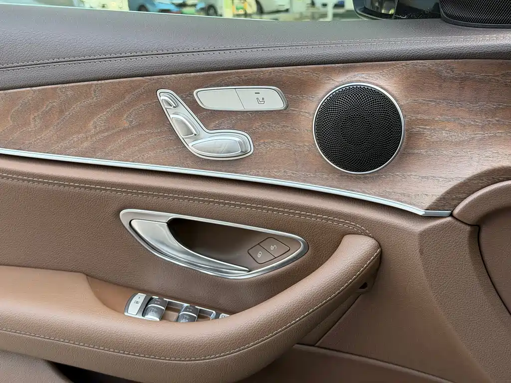 Mercedes-Benz E-Class — миниатюра 16