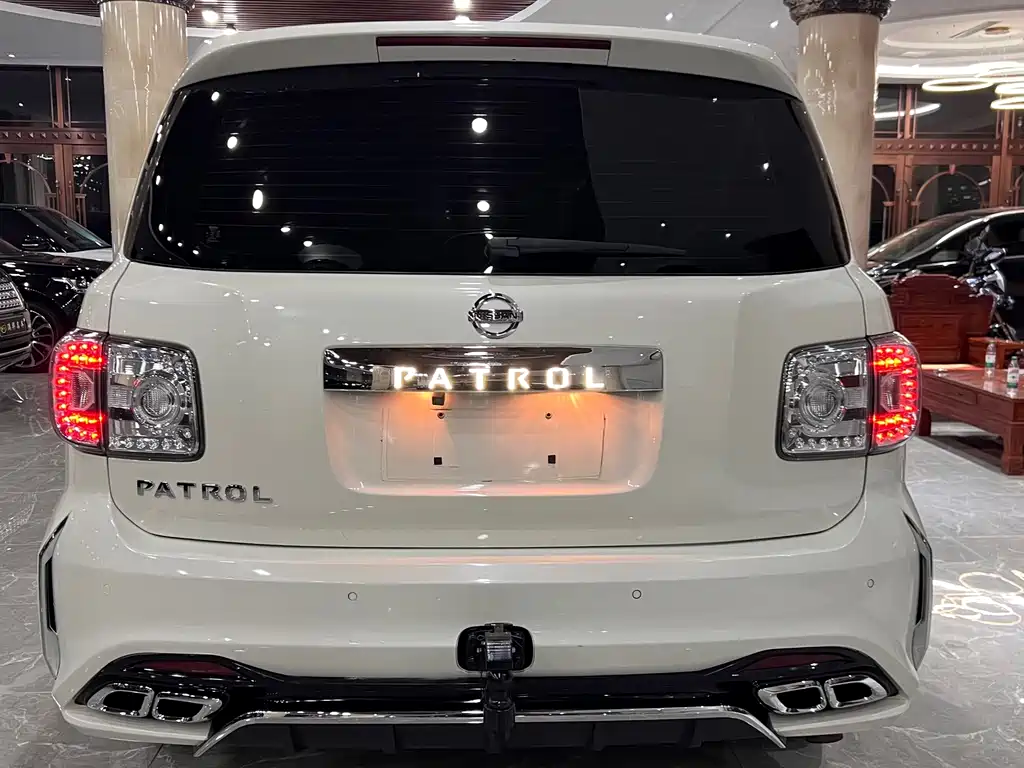 Nissan Patrol — миниатюра 5
