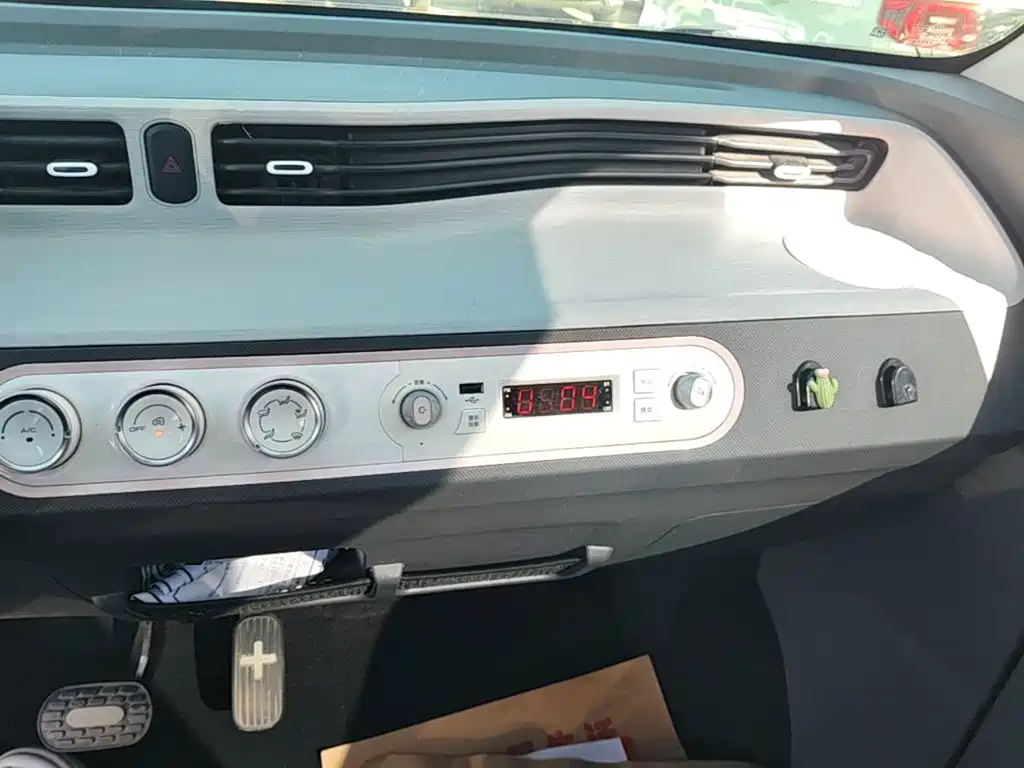 Wuling MINIEV — миниатюра 13