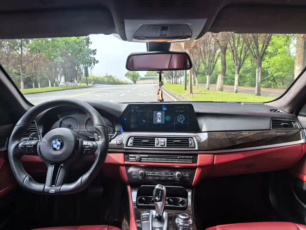 BMW 5 Series — миниатюра 7