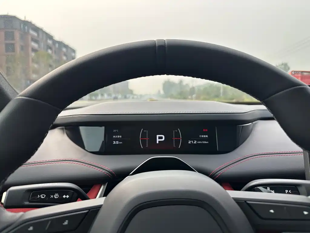 Xiaomi SU7 — миниатюра 4