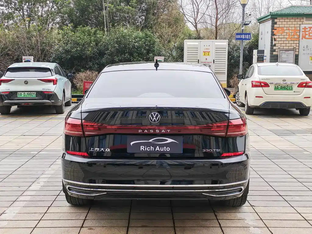 Volkswagen Passat 2022 330TSI Luxury