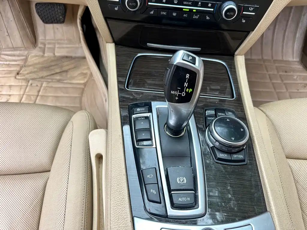 BMW 7 Series — миниатюра 20