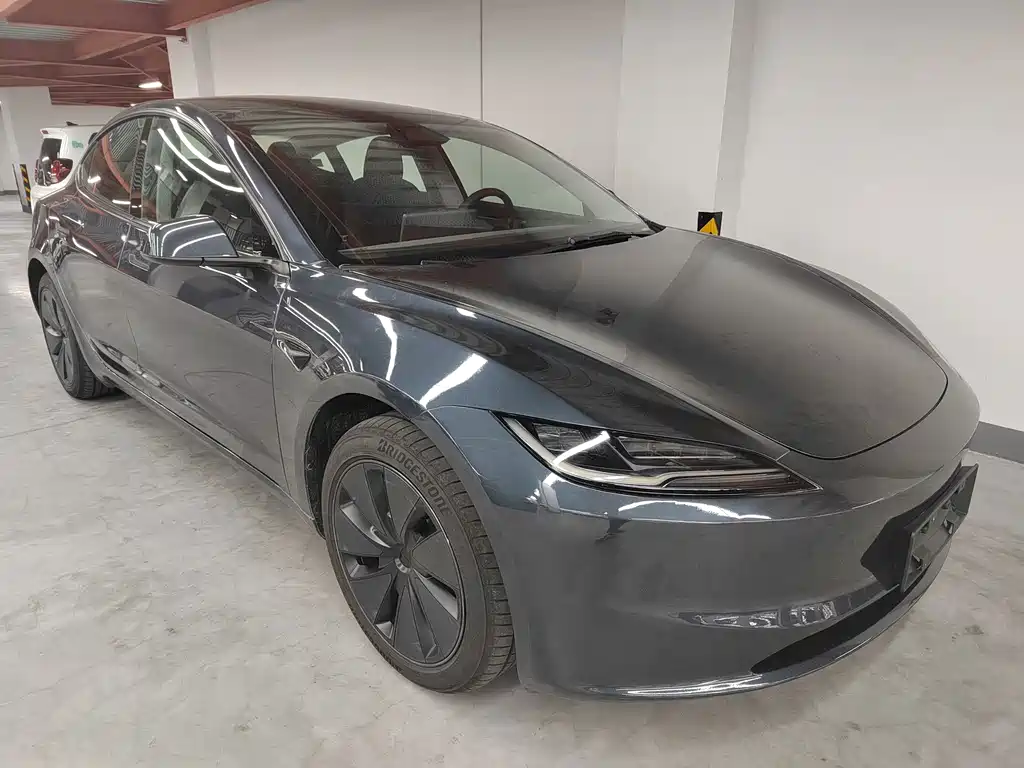 Tesla Model 3 — миниатюра 3