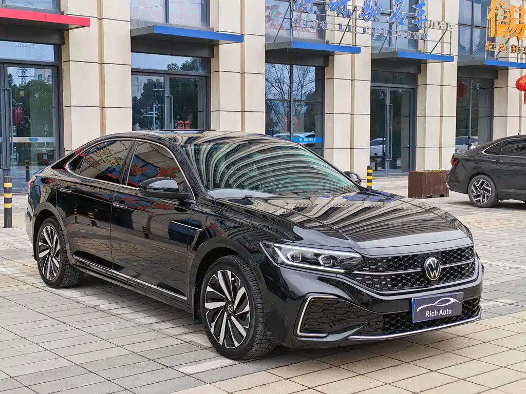 Volkswagen Passat 2022 330TSI Luxury