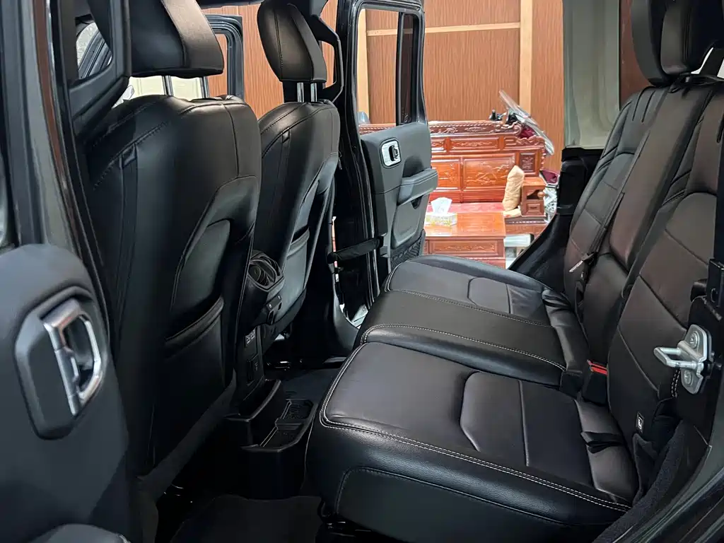 Jeep Wrangler PHEV — миниатюра 13