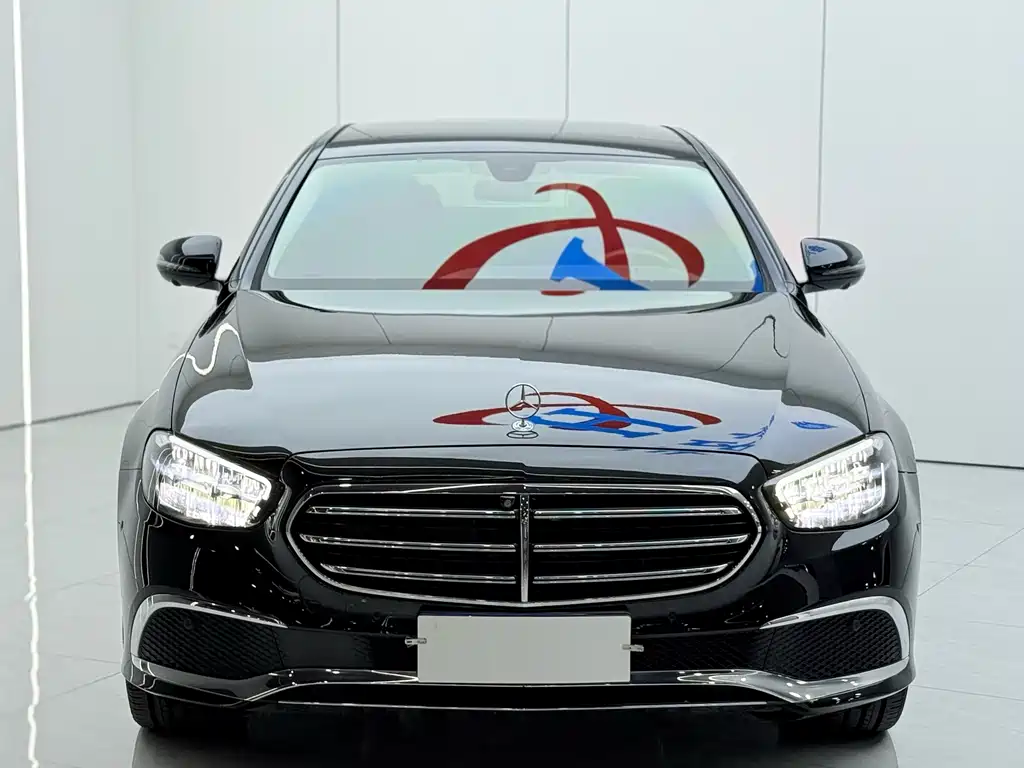 Mercedes-Benz E-Class — миниатюра 3