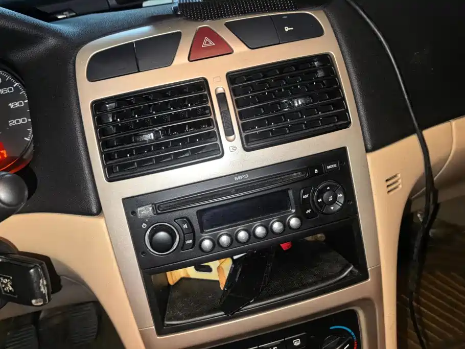 Peugeot 307 Sedan 1.6L Manual Comfort Version, фото 13