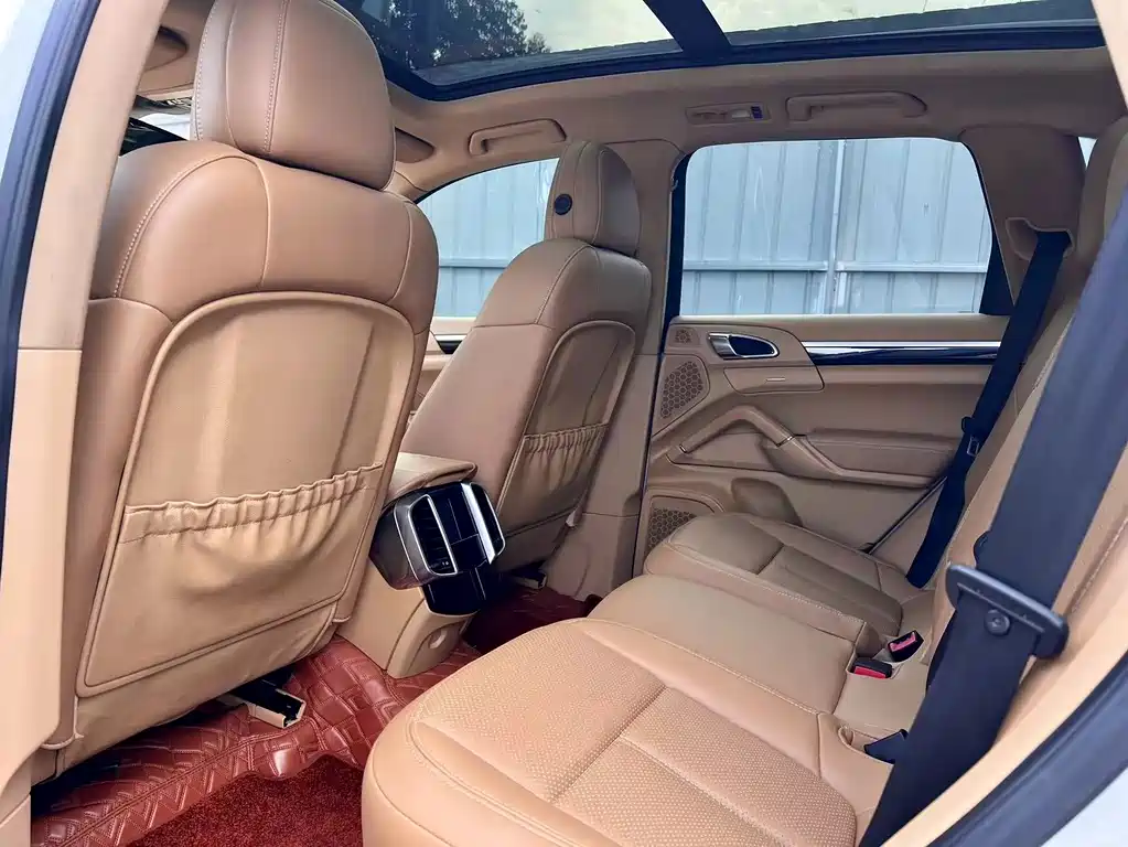 Porsche Cayenne — миниатюра 10