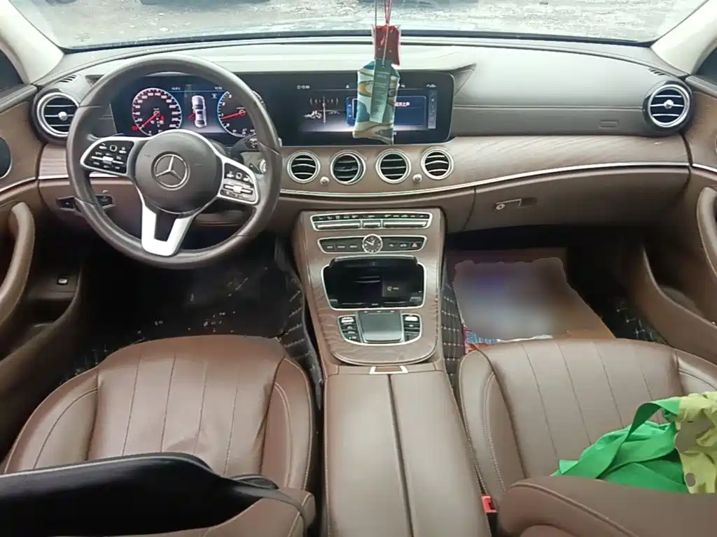 Mercedes-Benz E-Class — миниатюра 14