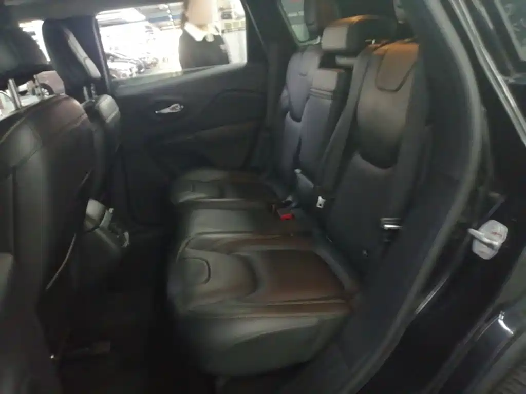 Jeep Cherokee — миниатюра 17