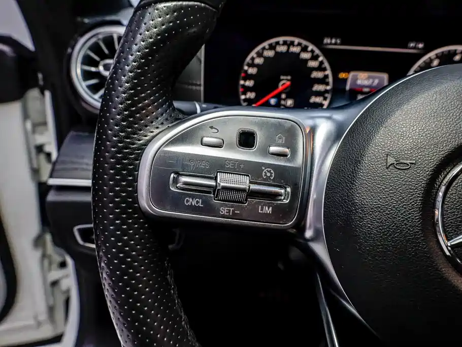 Mercedes-Benz E-Class (Import) — миниатюра 16