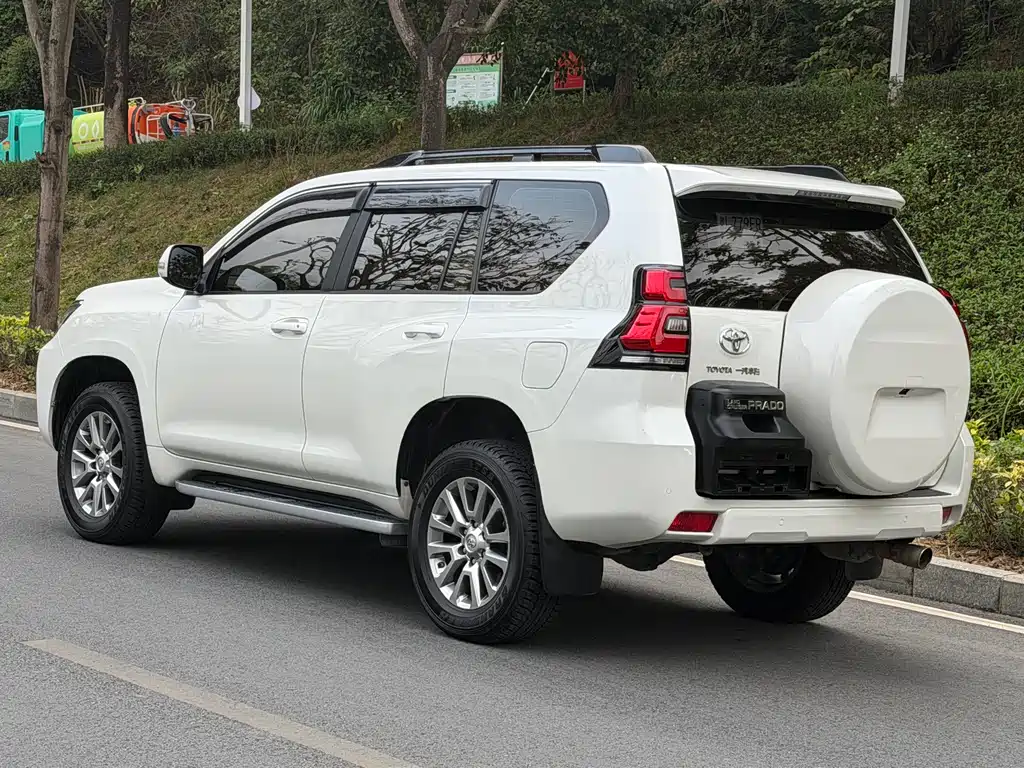 TOYOTA PRADO