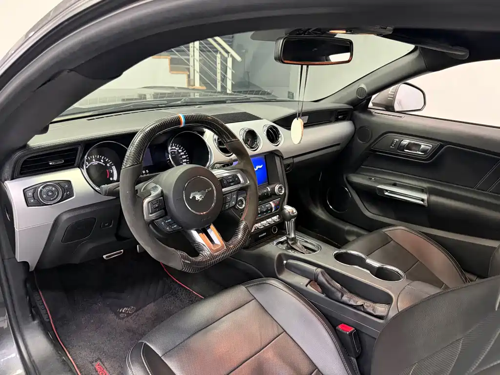 Ford Mustang — миниатюра 4