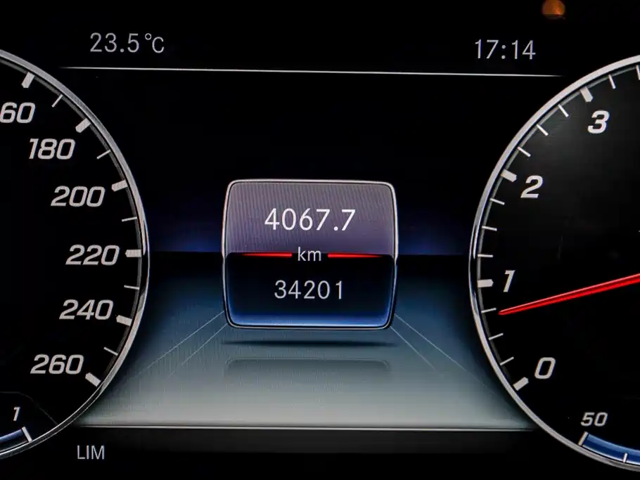 Mercedes-Benz E-Class (Import) — миниатюра 15