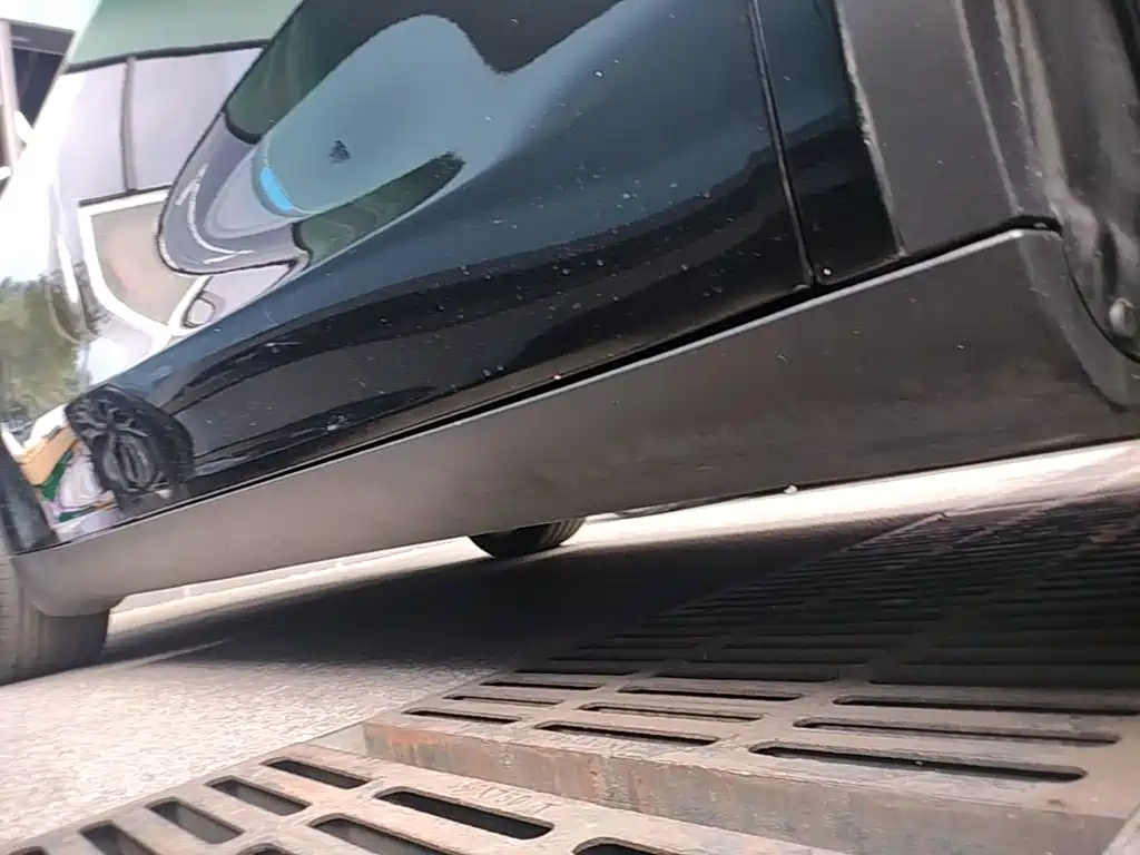 Tesla Model Y — миниатюра 2