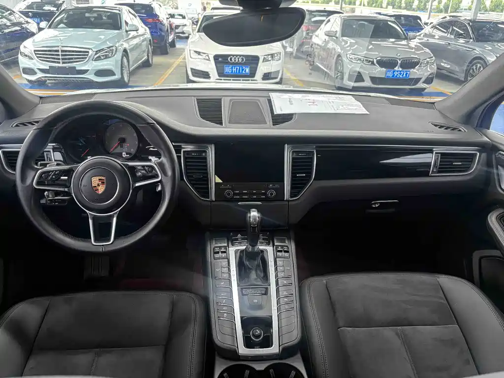 Porsche Macan — миниатюра 6