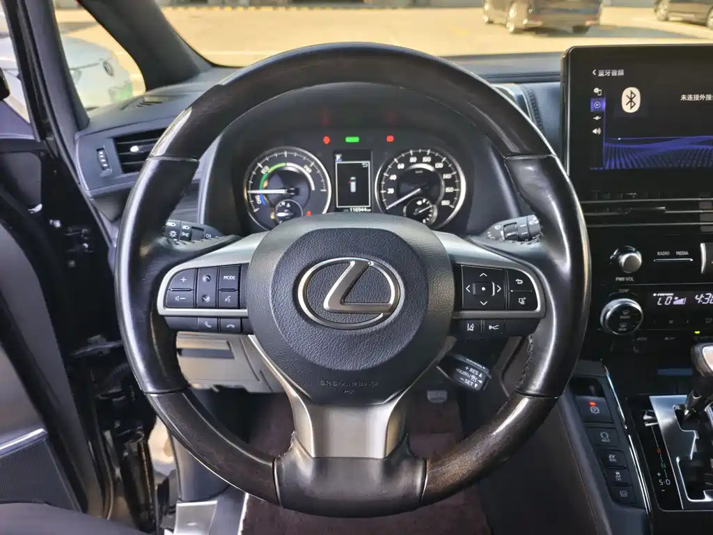 Lexus LM 2020 300h мест