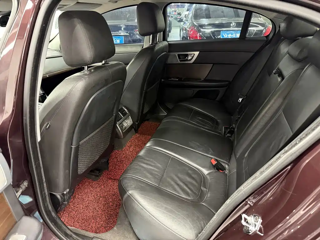 Jaguar XF — миниатюра 6