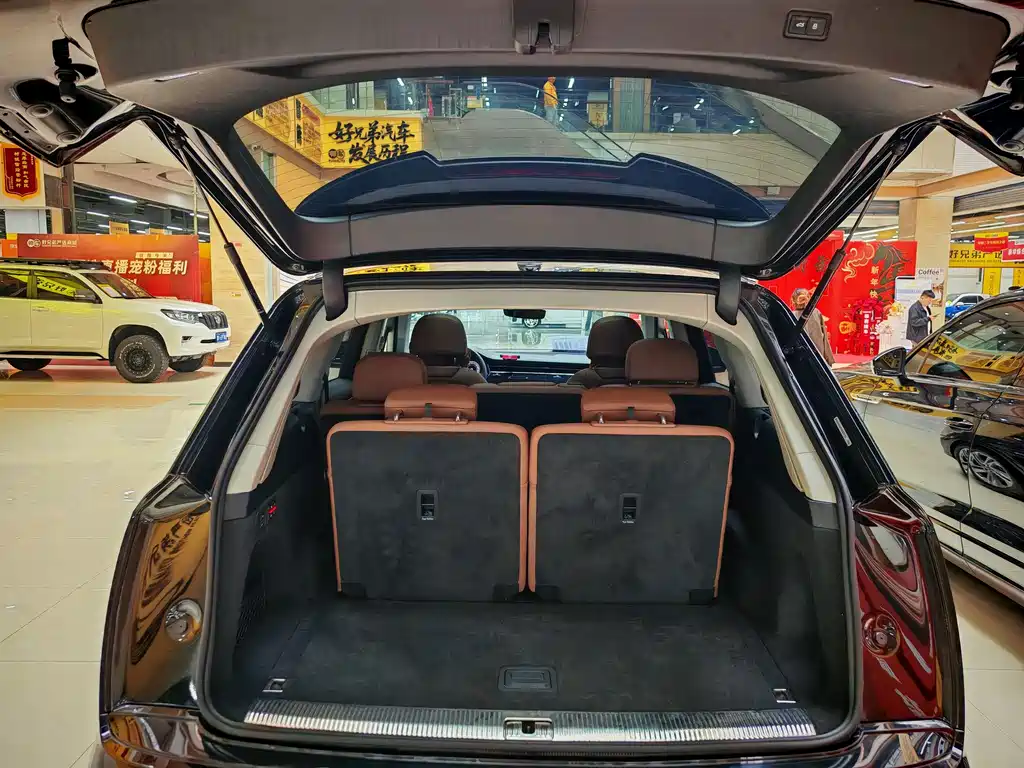 Audi Q7 2023 — фото 11