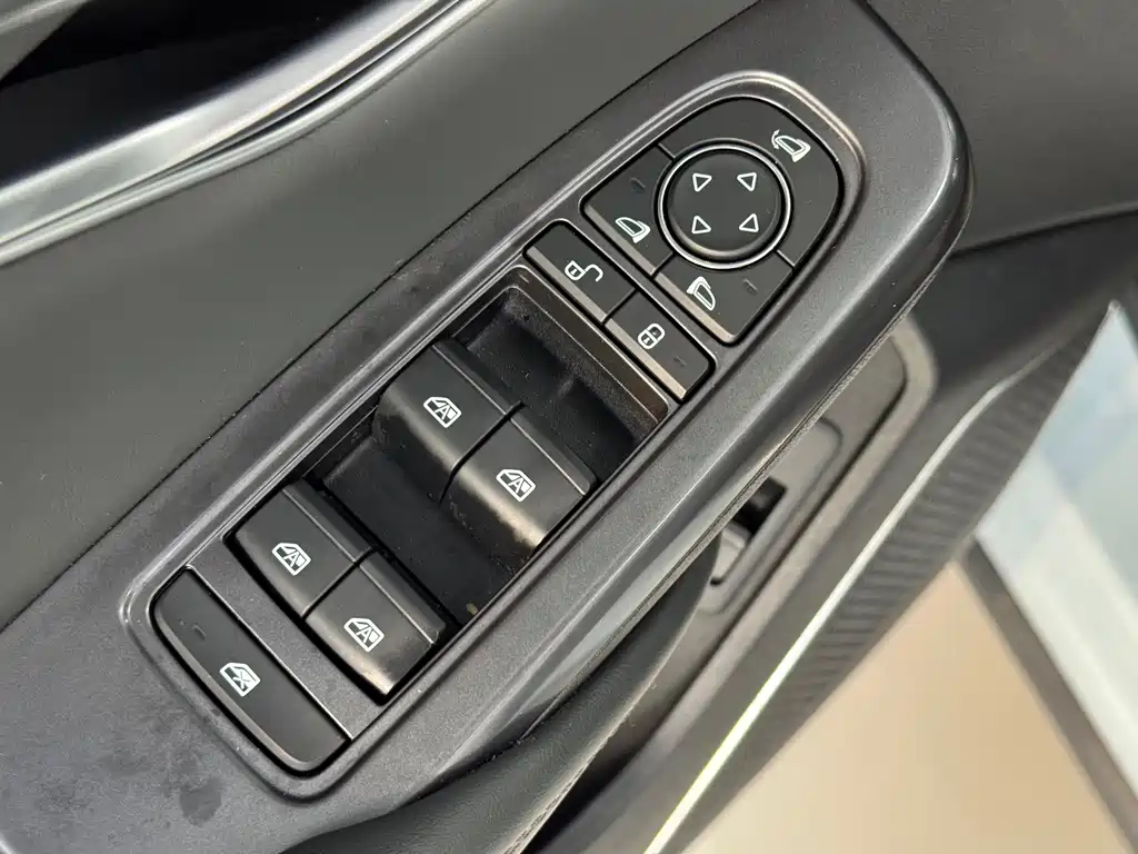 BYD L DM-i — миниатюра 16