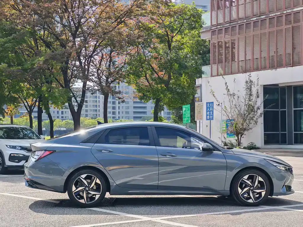 Hyundai Elantra — миниатюра 7