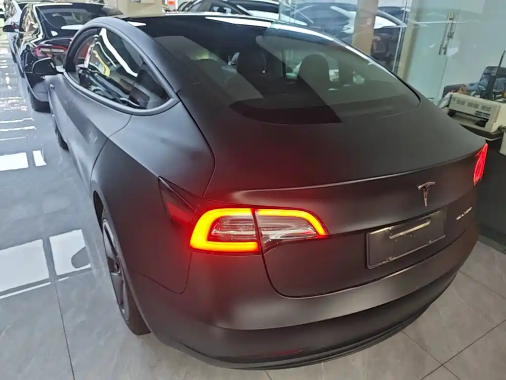 Tesla Model 3 — миниатюра 6