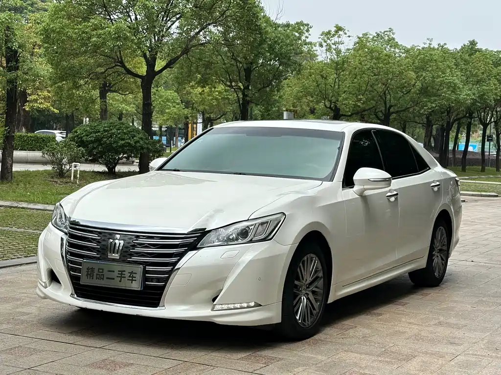Купить Toyota Crown