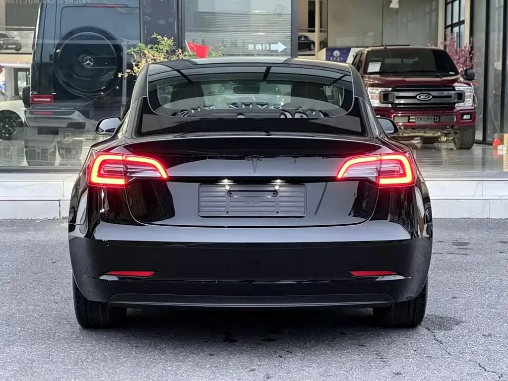 Tesla Model 3 — миниатюра 8